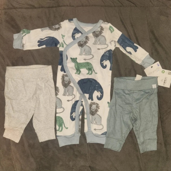 Carter's Other - Organic little planet bundle 3 months NWT